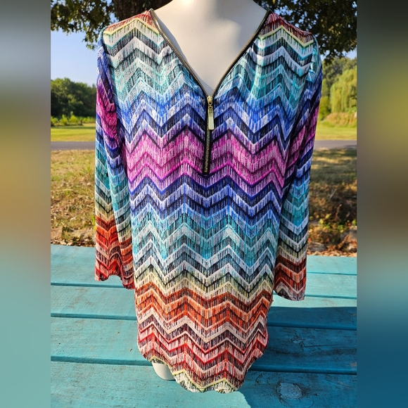 Tacera Zip Zig Zag Rainbow Top - Picture 8 of 8